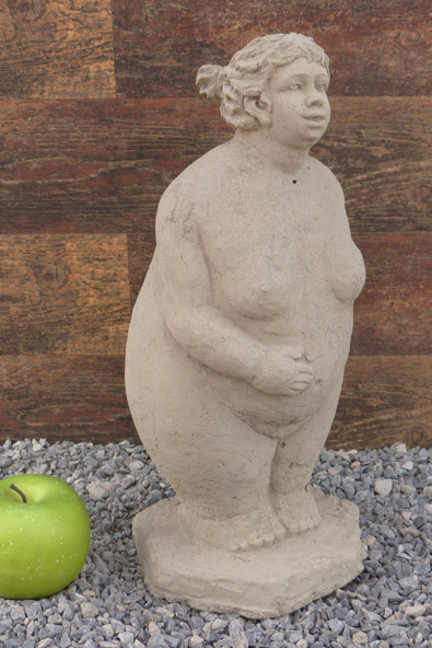 Beton Figur "Dicke Dame I" frostsicher