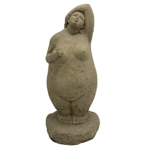 Beton Figur "Dicke Dame III" frostsicher