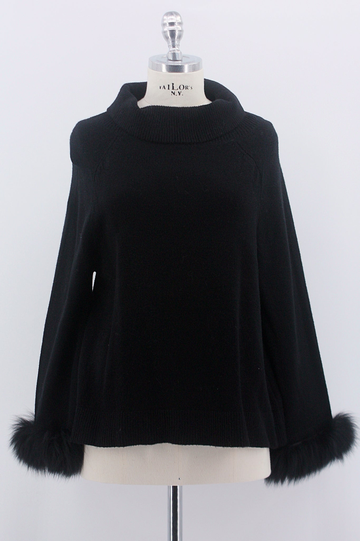 Pullover "Fur Sleeve" schwarz